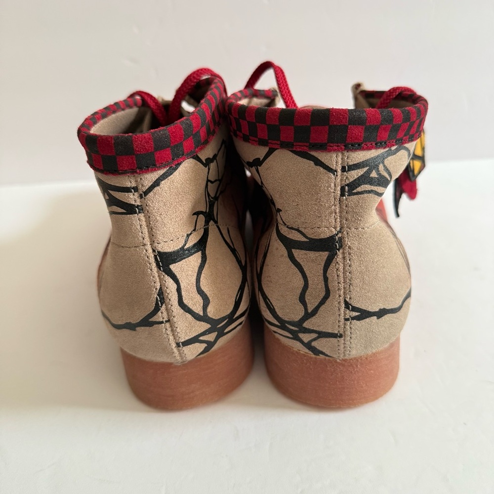 Stranger Things x Clarks Original Wallabee Evo Hellfire Club Shoes Men’s size 13 - Picture 5 of 13